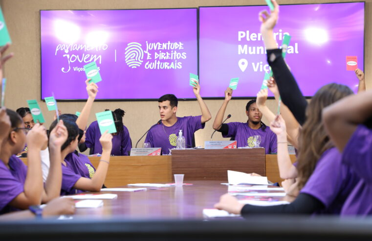 Estudantes de Viçosa debatem propostas para o parlamento Jovem 2025