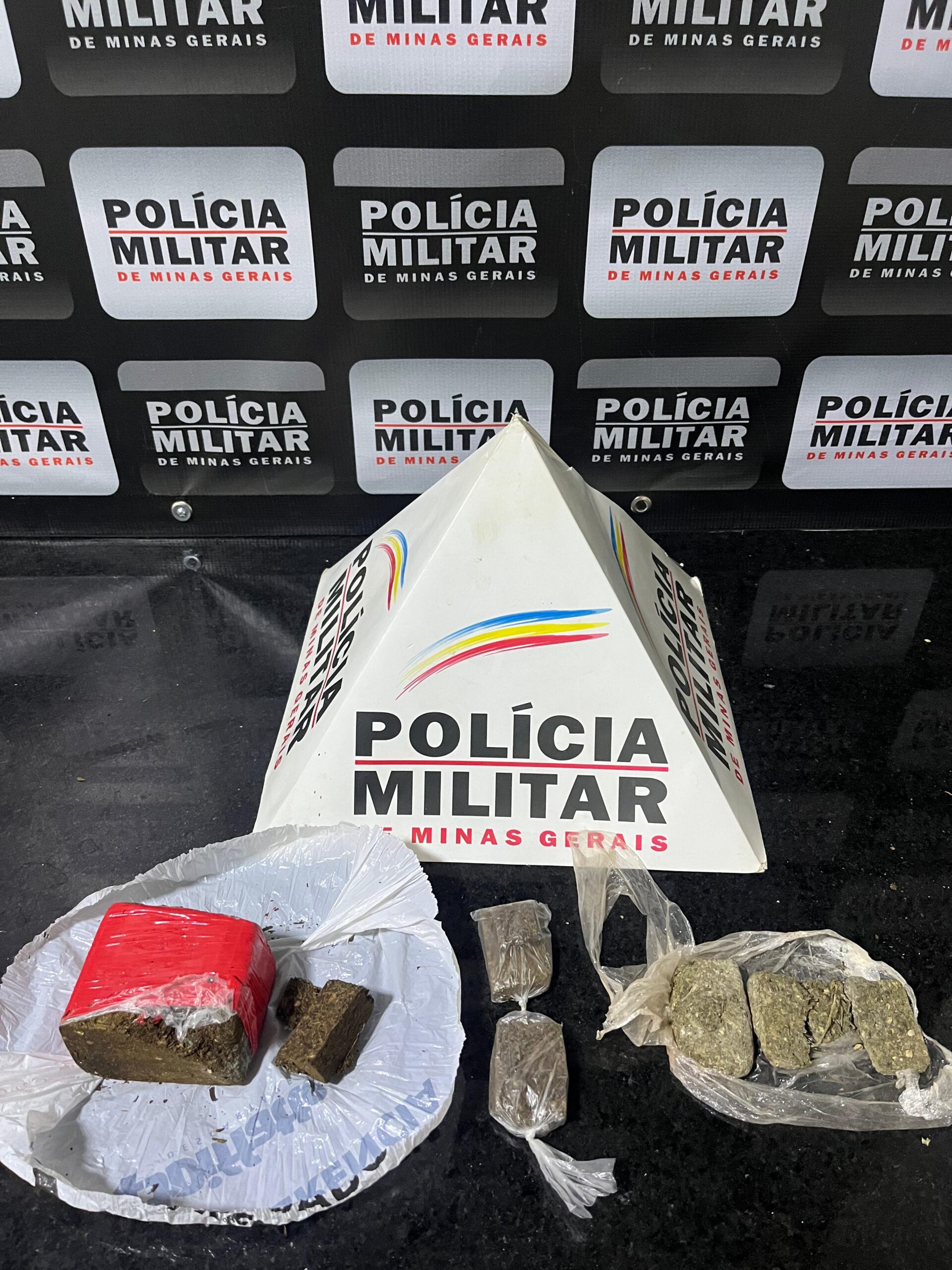 Homem é preso por tráfico de drogas em Ponte Nova