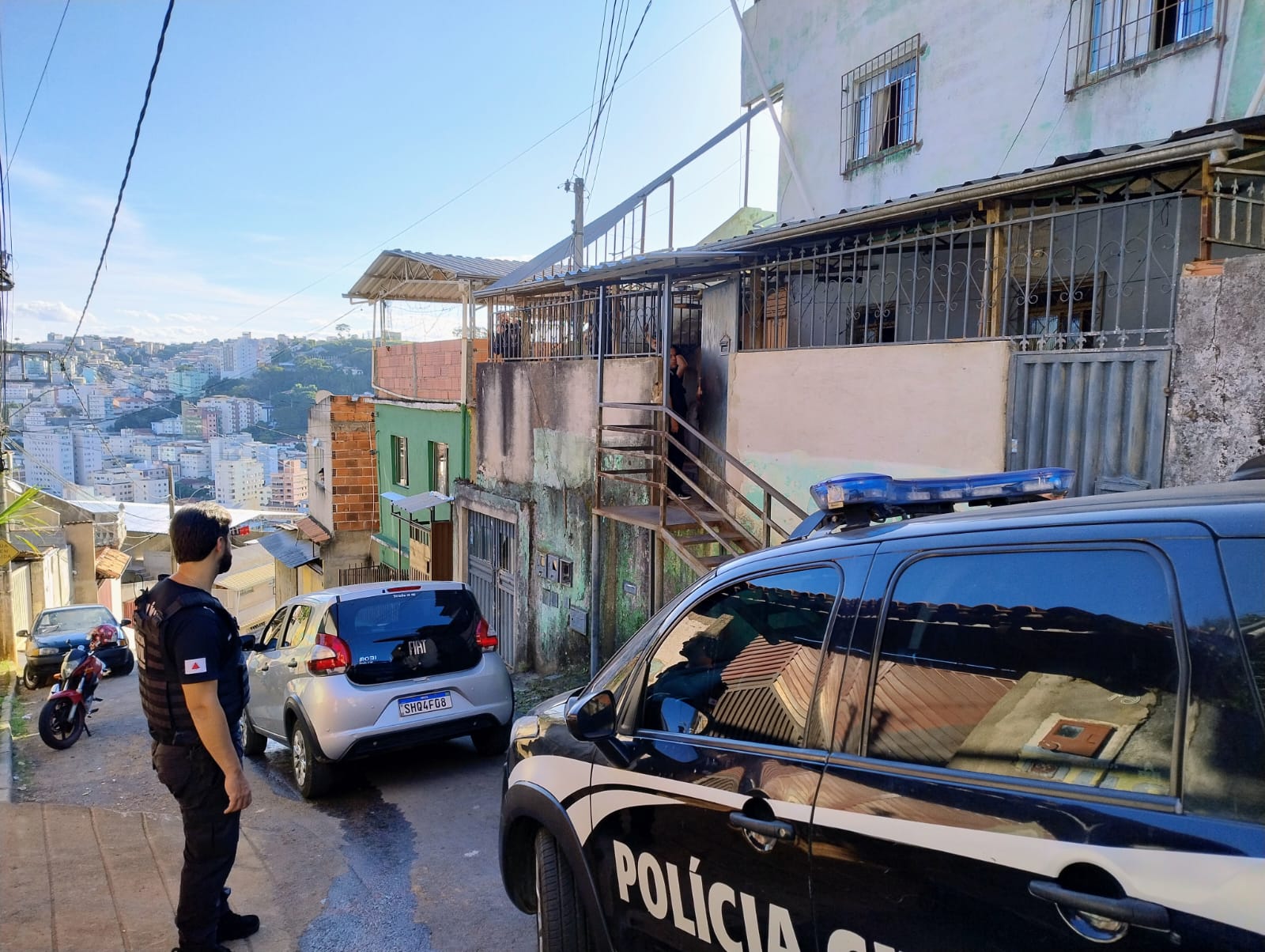 Operação Chronos: PC e PM desarticulam tráfico de drogas perto de escola em Viçosa