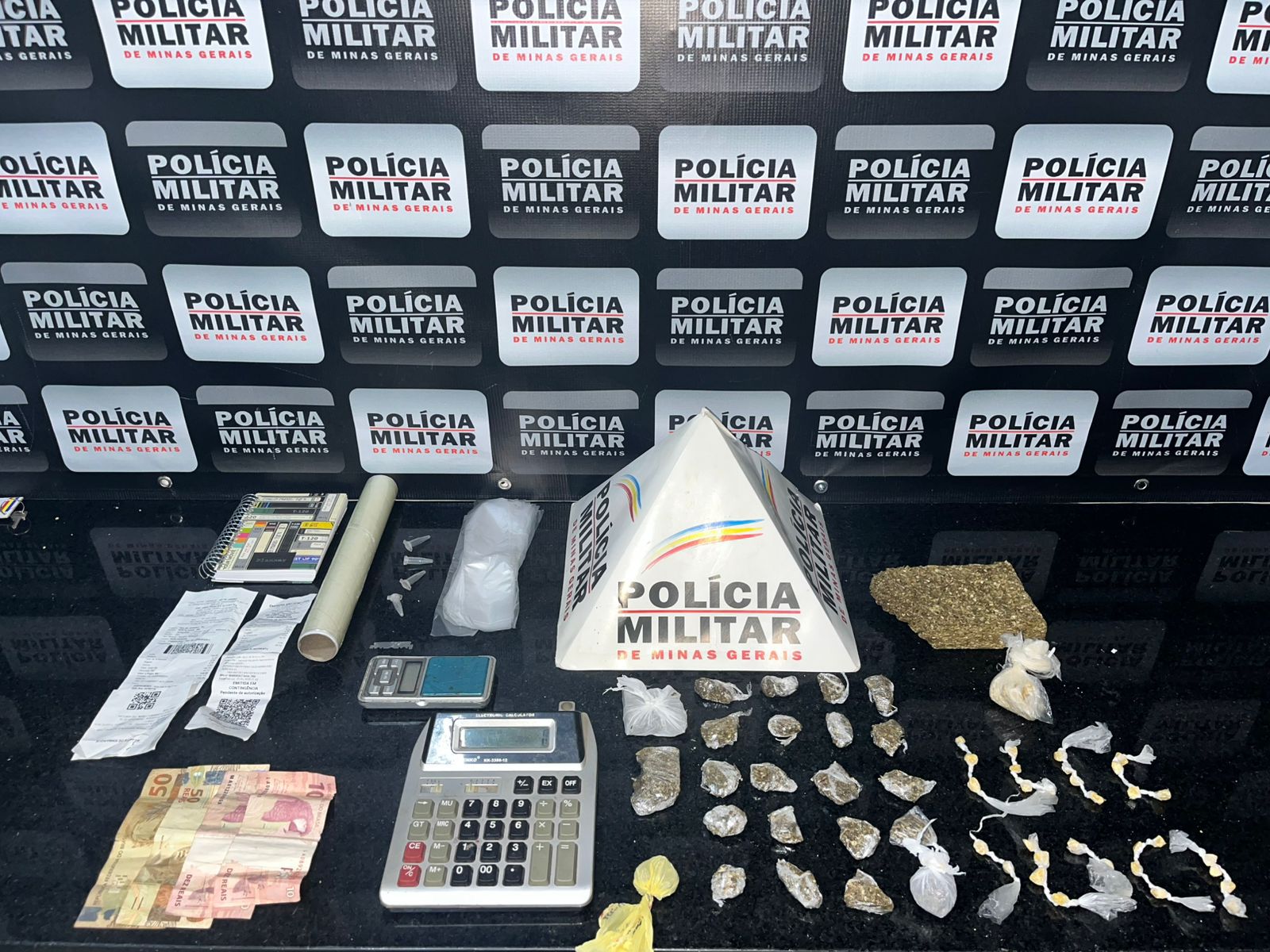 PM prende jovem por tráfico de drogas, em Ponte Nova