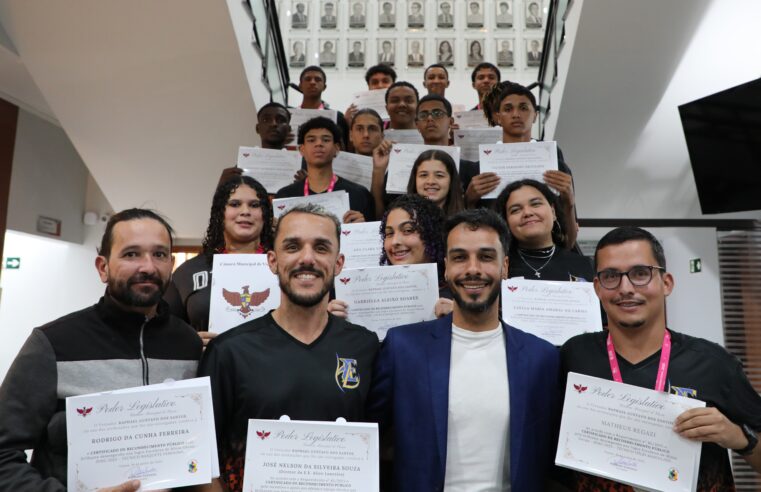 CMV homenageia atletas da Escola Estadual Alice Loureiro por desempenho nos Jogos Escolares de Minas