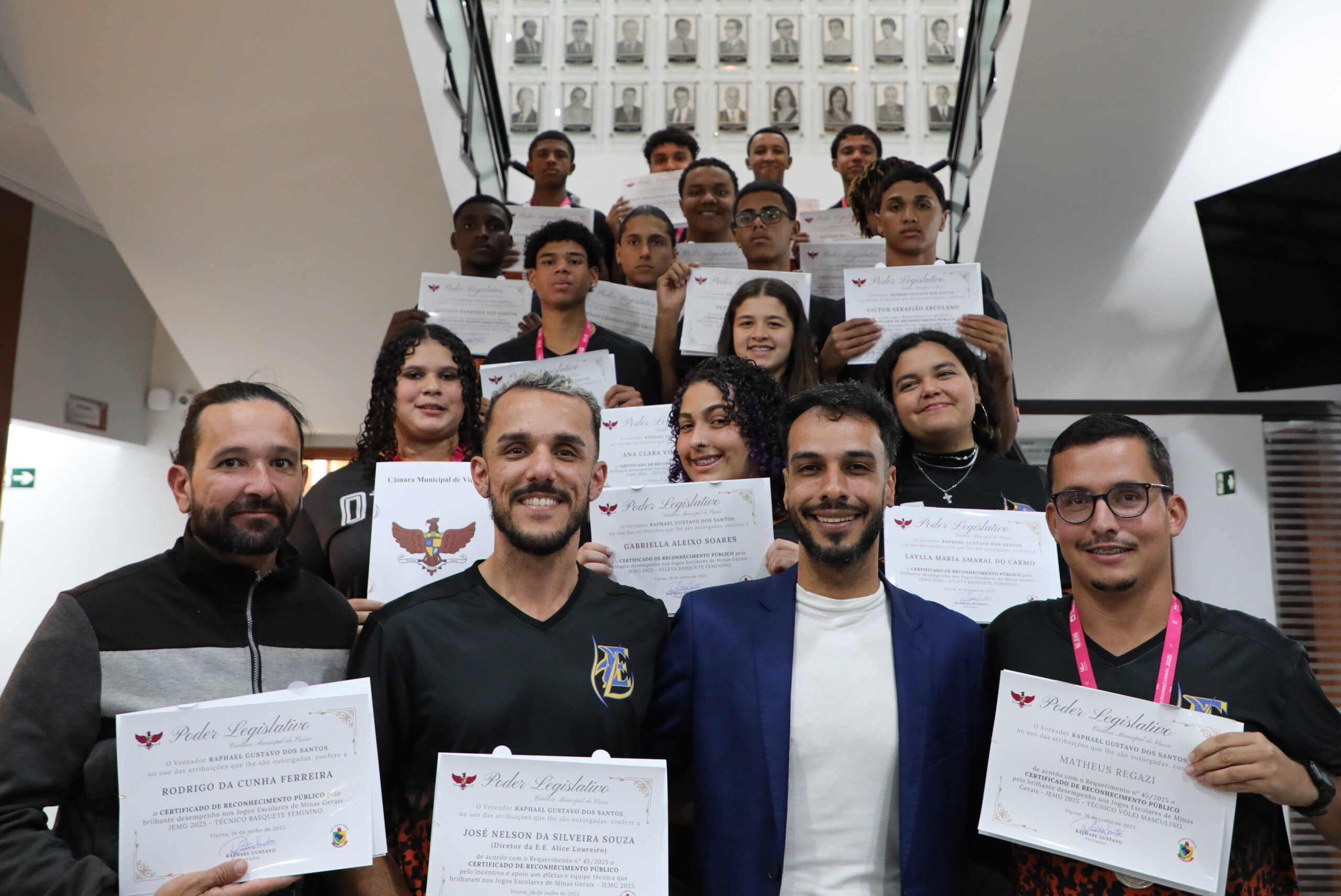 CMV homenageia atletas da Escola Estadual Alice Loureiro por desempenho nos Jogos Escolares de Minas