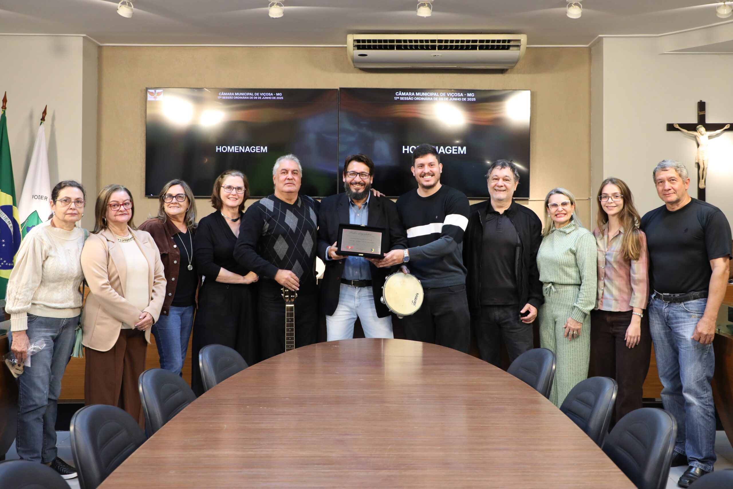 Câmara de Viçosa homenageia Família Salgado por contribuição musical