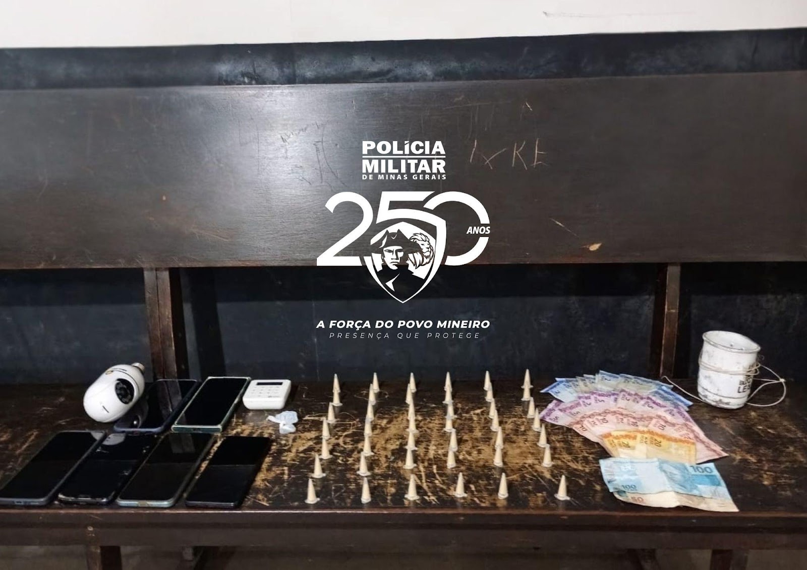 PM  prende dois homens por tráfico de drogas, em Ubá