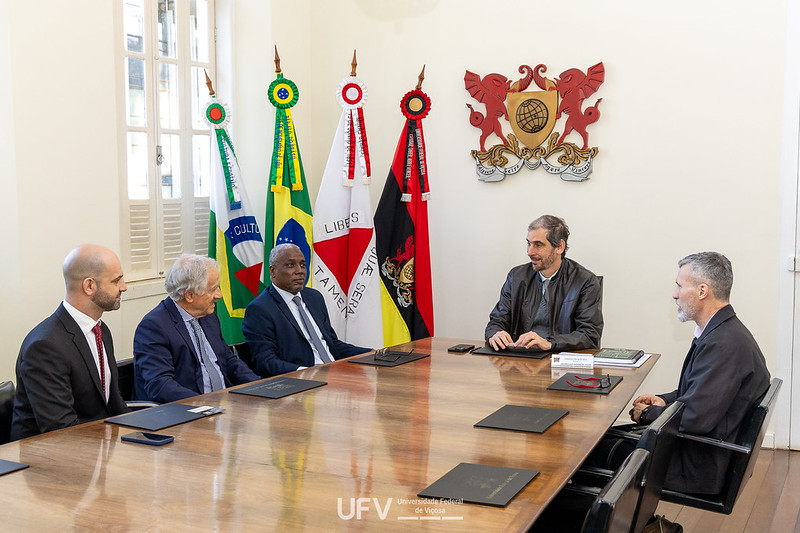UFV recebe embaixador do Sudão e firma acordo para cooperação internacional