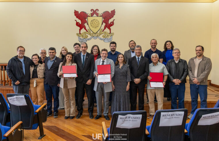 UFV homenageia Receita Federal por apoio e valorização da universidade pública