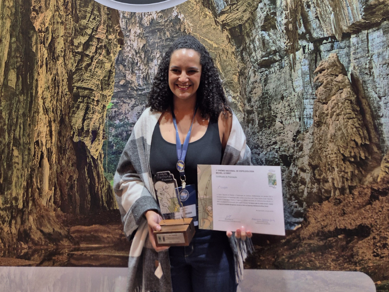 Pesquisa da UFV e UFVJM vence prêmio nacional com estudo sobre fungos em cavernas ferruginosas