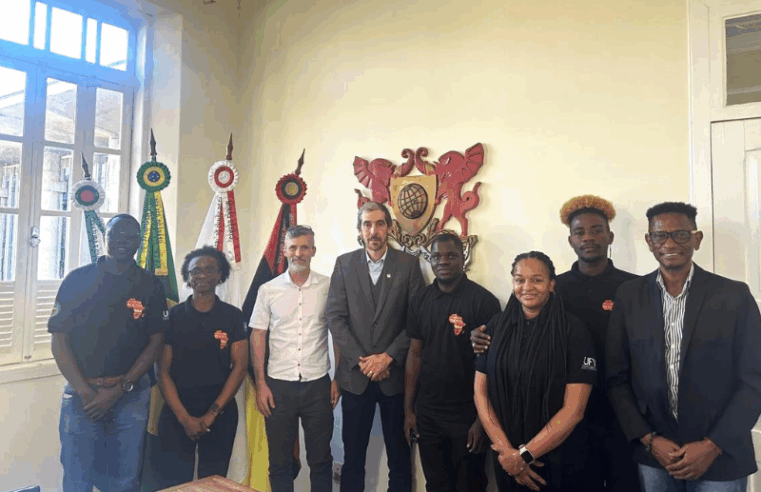 Reitor da UFV se reúne com representantes da Associação dos Estudantes Africanos de Viçosa