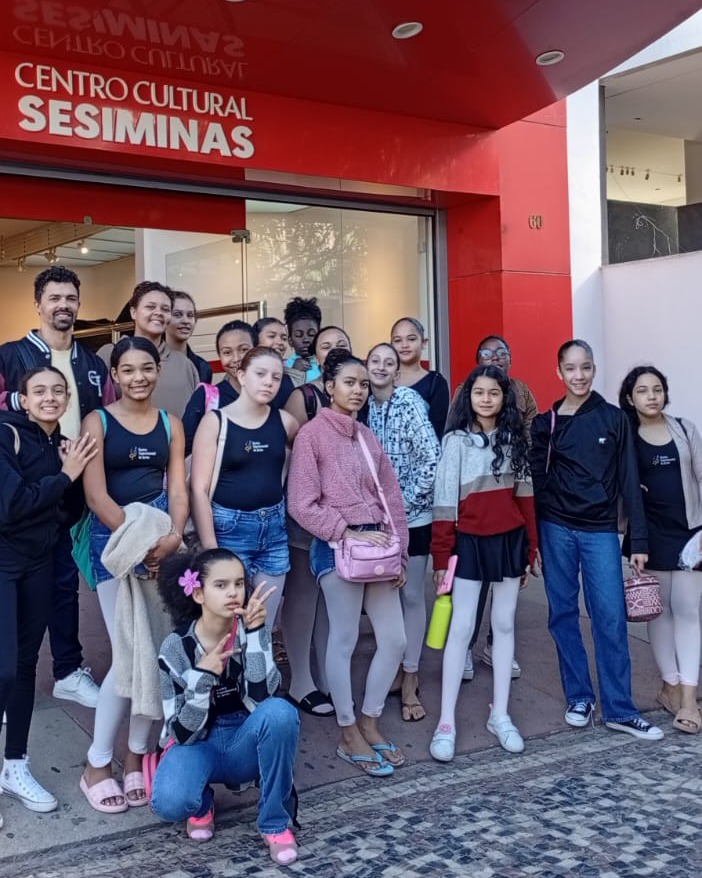 Bailarinas de Viçosa conquistam troféu em festival internacional