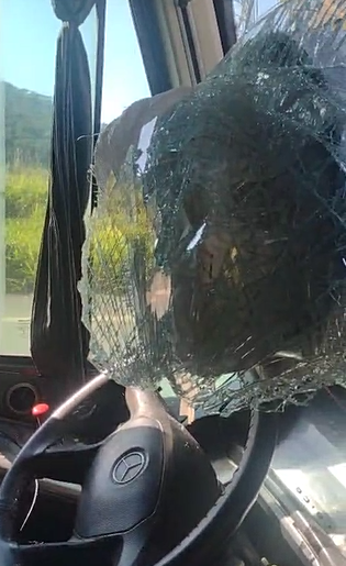 Colisão entre dois ônibus interdita via entre Viçosa e Ponte Nova