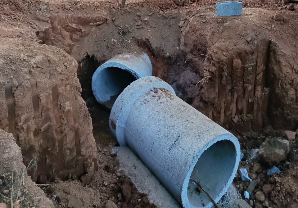Prefeitura inicia preparação para calçamento da estrada do Zig-Zag