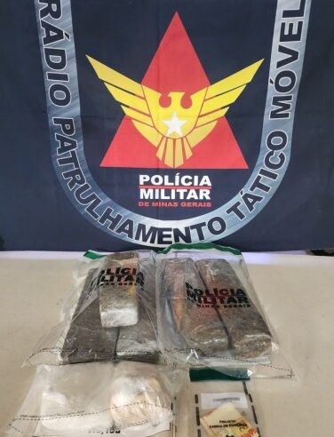 PM prende dois por tráfico de drogas, em Ubá