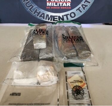 PM prende dois por tráfico de drogas, em Ubá