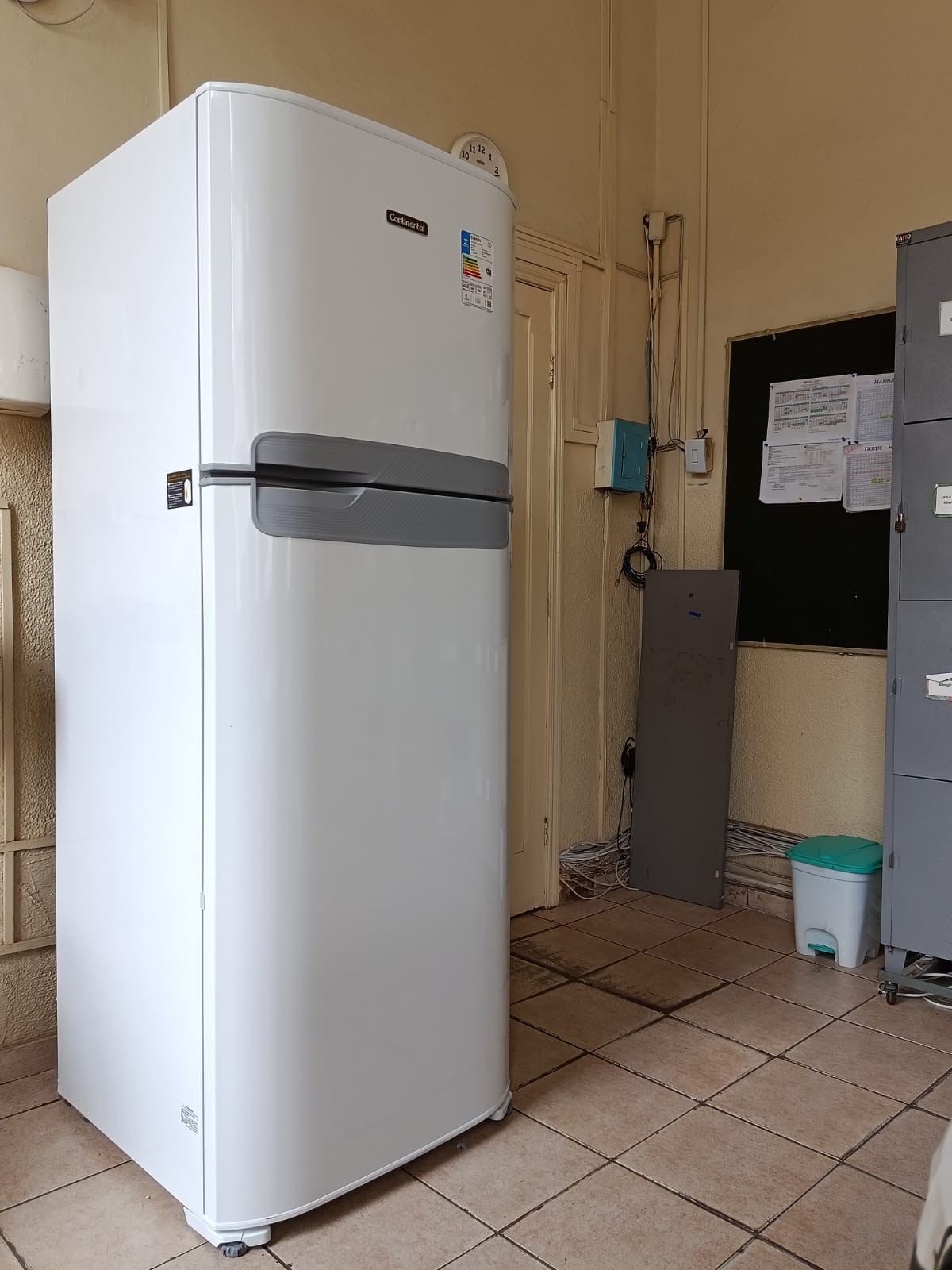 Prefeitura entrega 16 equipamentos de refrigeração a escolas e CMEIs de Viçosa