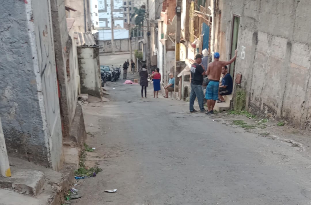 Homem é morto a tiros em frente sua residência, no bairro Bela Vista, em Viçosa