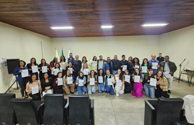 Viçosa empossa 34 novos servidores da educação municipal