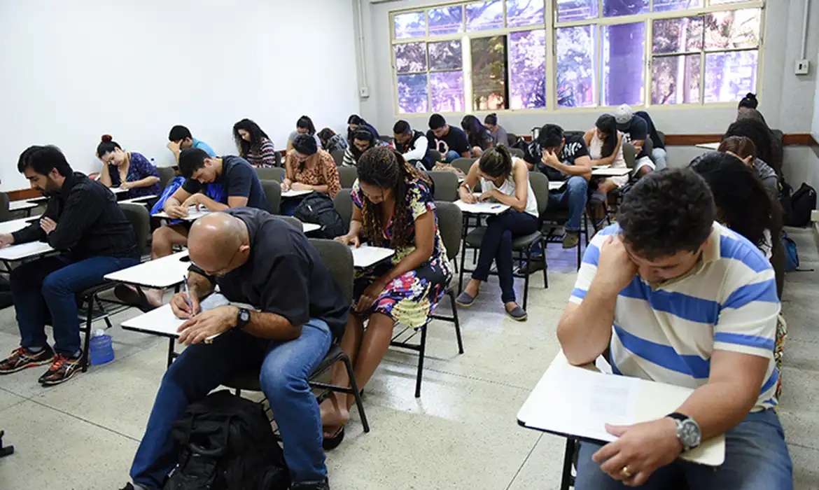 Encceja 2025: cartão de confirmação já está disponível para consulta