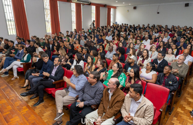 UFV Homenageia Formandos com Destaque em Cerimônia dos Centros de Ciências
