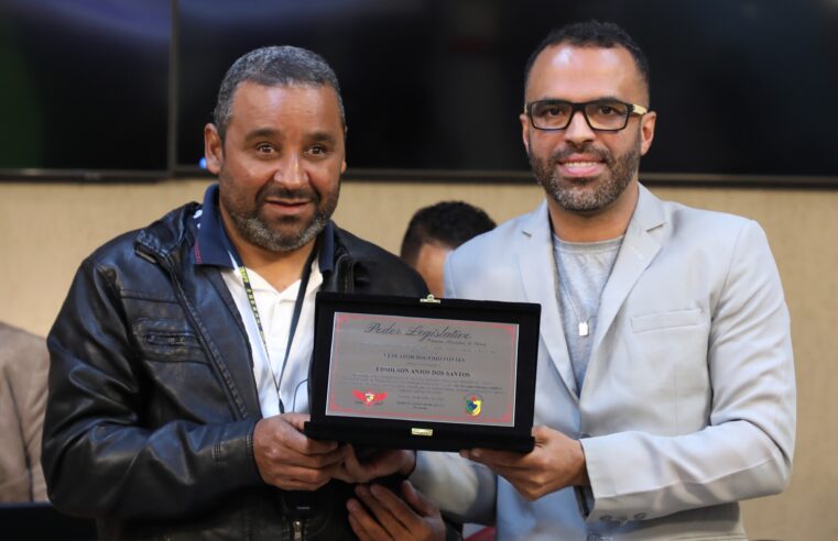 Câmara de Viçosa homenageia primeiro aluno com deficiência visual graduado pela UFV