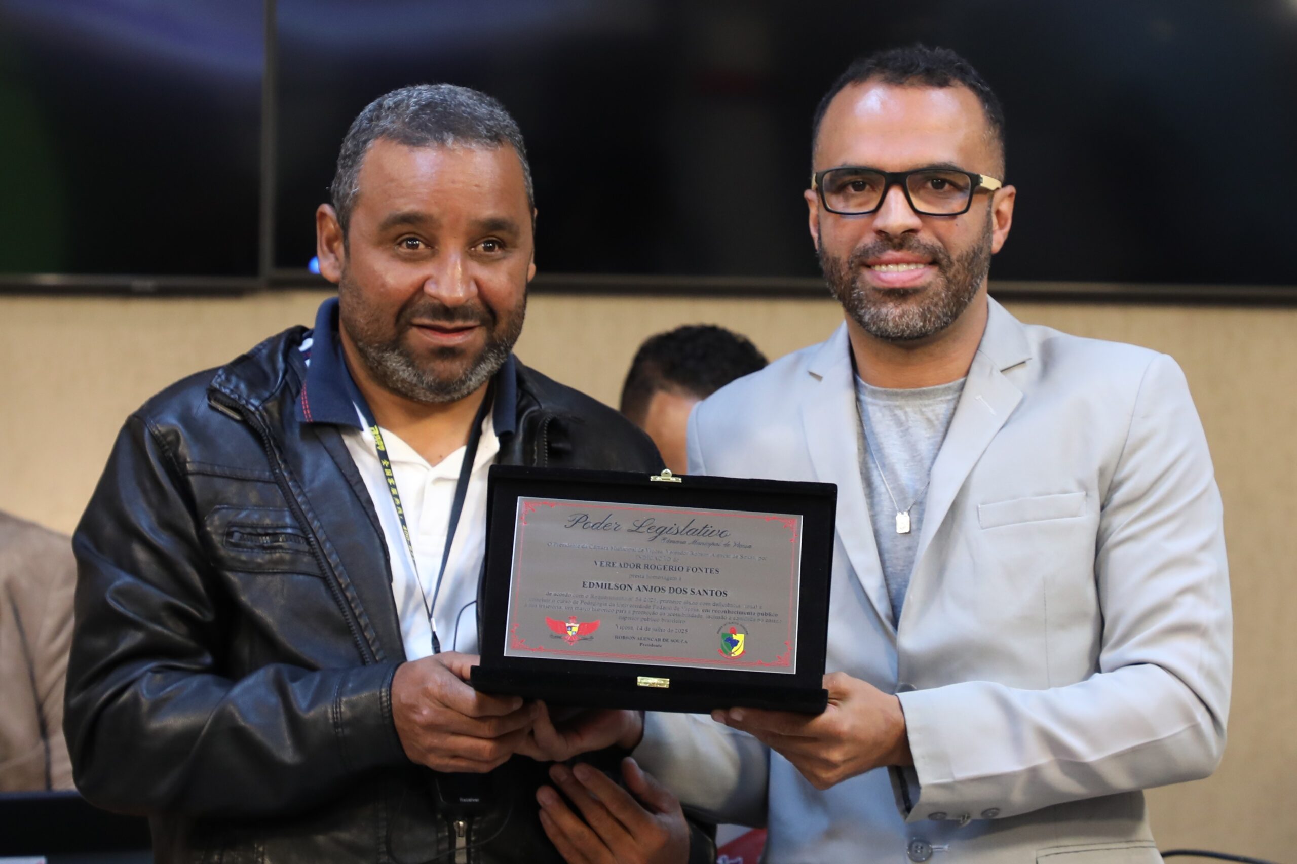Câmara de Viçosa homenageia primeiro aluno com deficiência visual graduado pela UFV