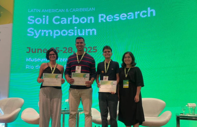Pesquisadores da UFV recebem quatro prêmios em evento internacional