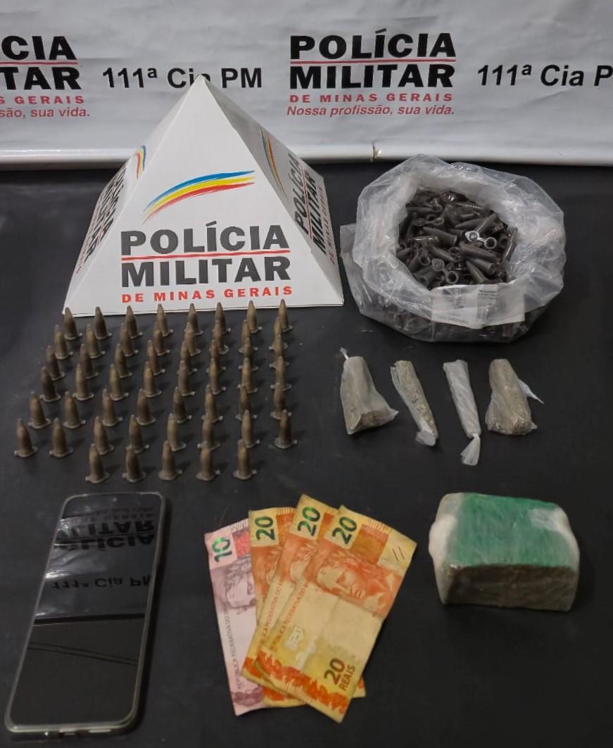 PM prende dois homens por tráfico de drogas, resistência e desobediência, em VRB