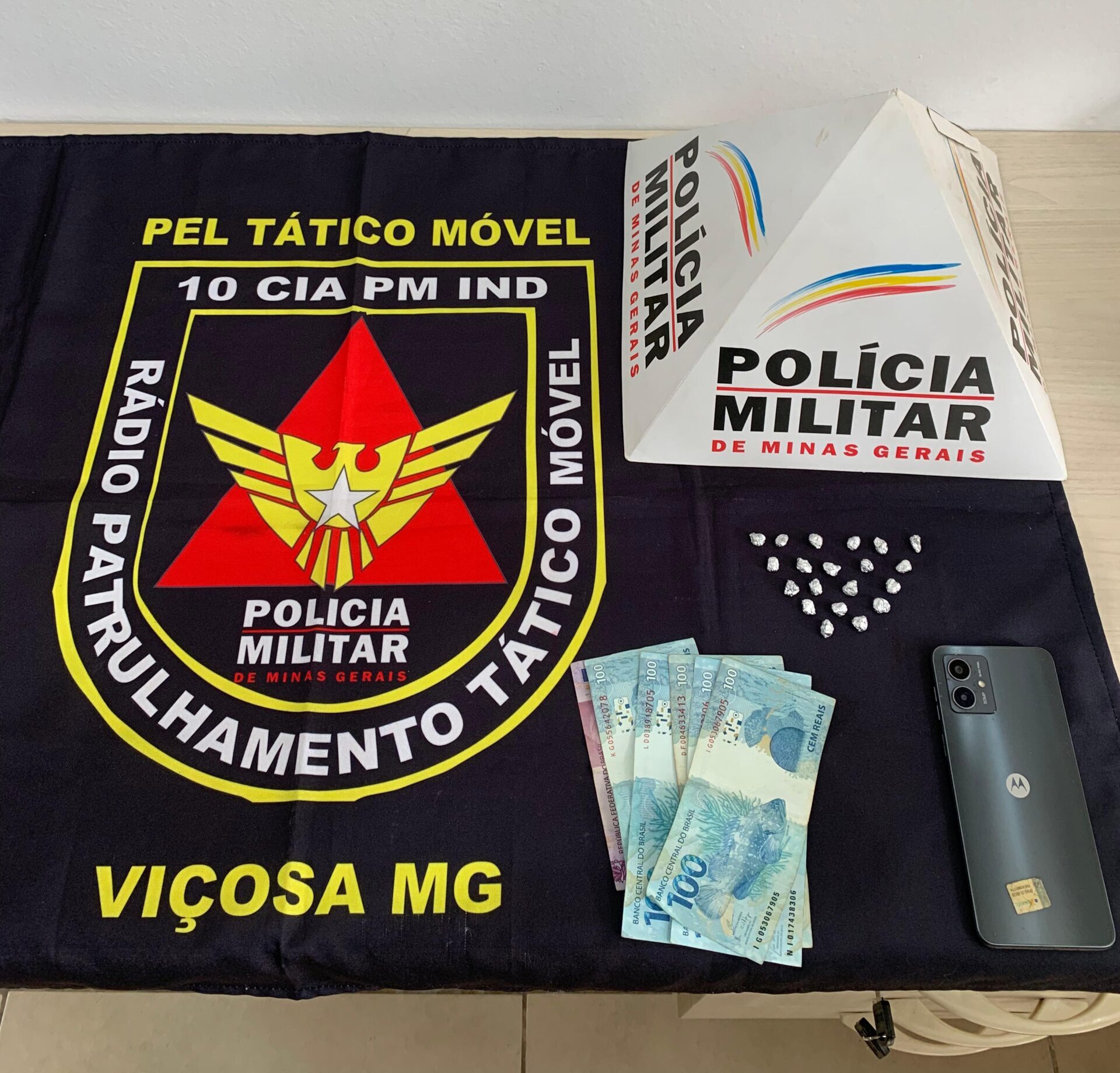 Operação da PM prende dois homens por tráfico de drogas, em Viçosa