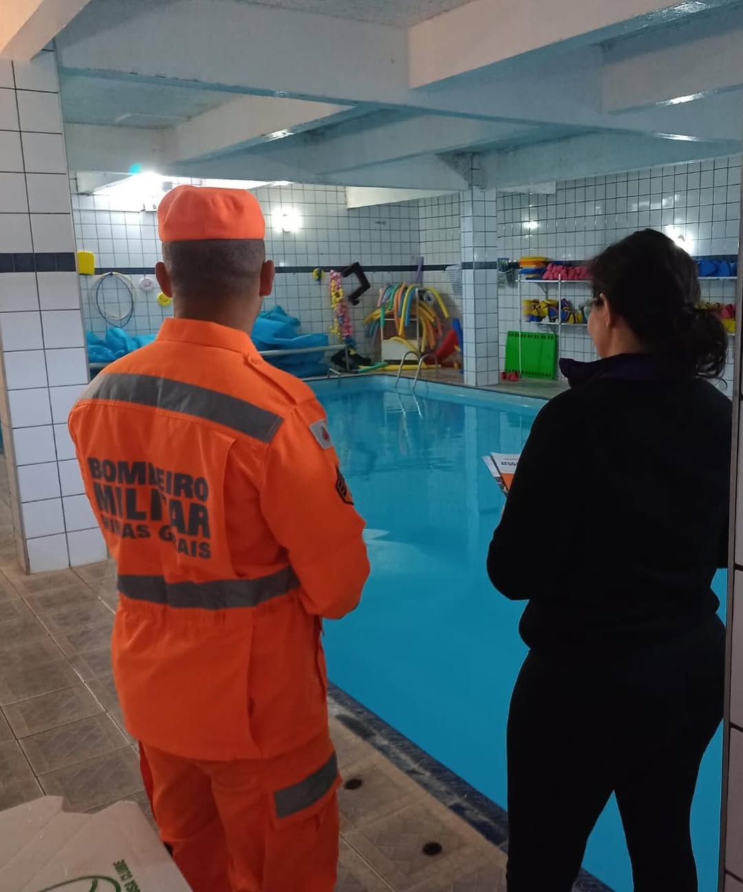 Bombeiros de Viçosa promovem campanha de prevenção a afogamentos em clubes da cidade