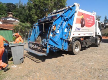 Prefeitura de Viçosa se pronuncia sobre reclamações na coleta de lixo