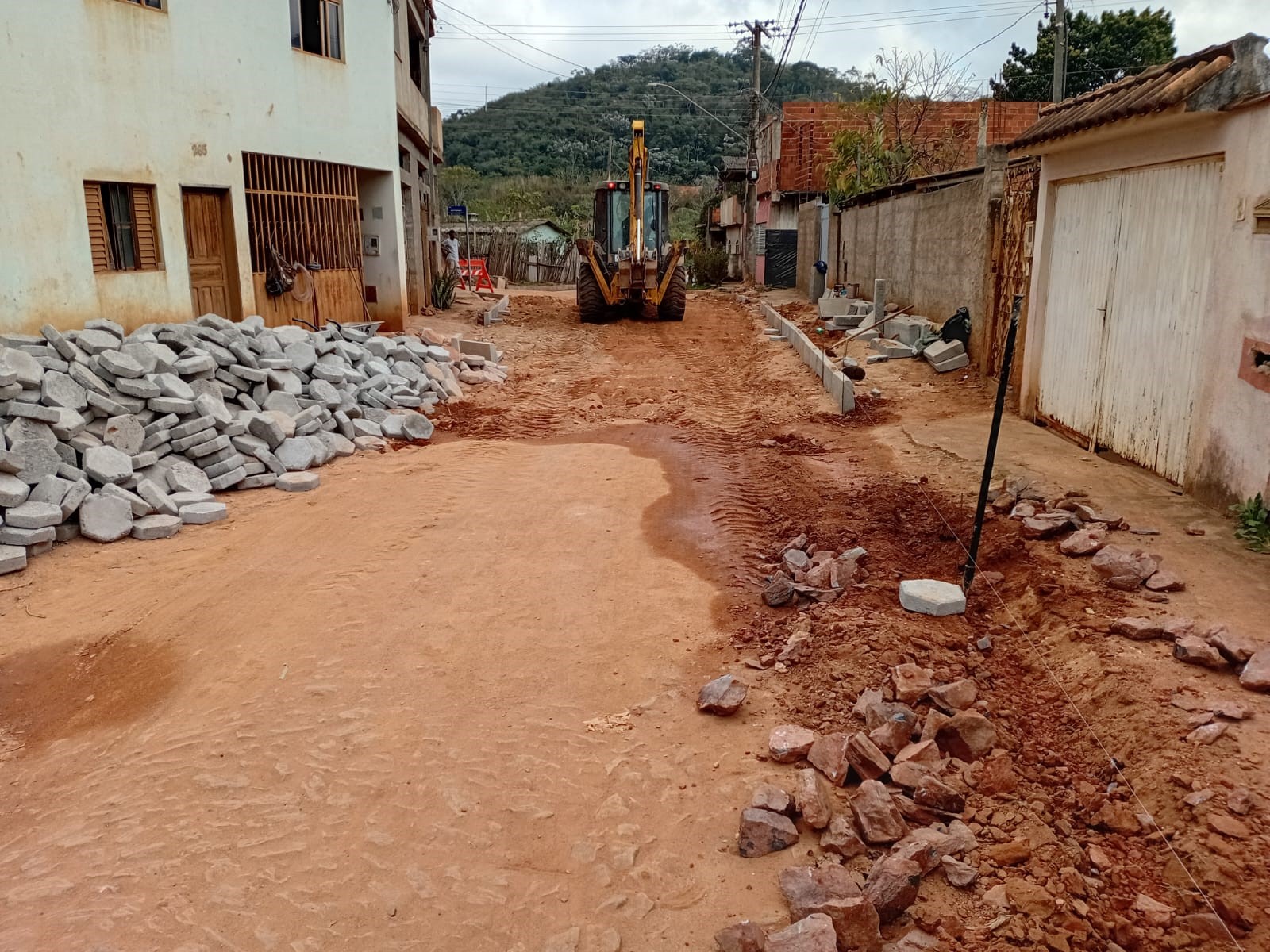Prefeitura inicia calçamento na Rua Benjamin de Oliveira, no bairro Cidade Nova