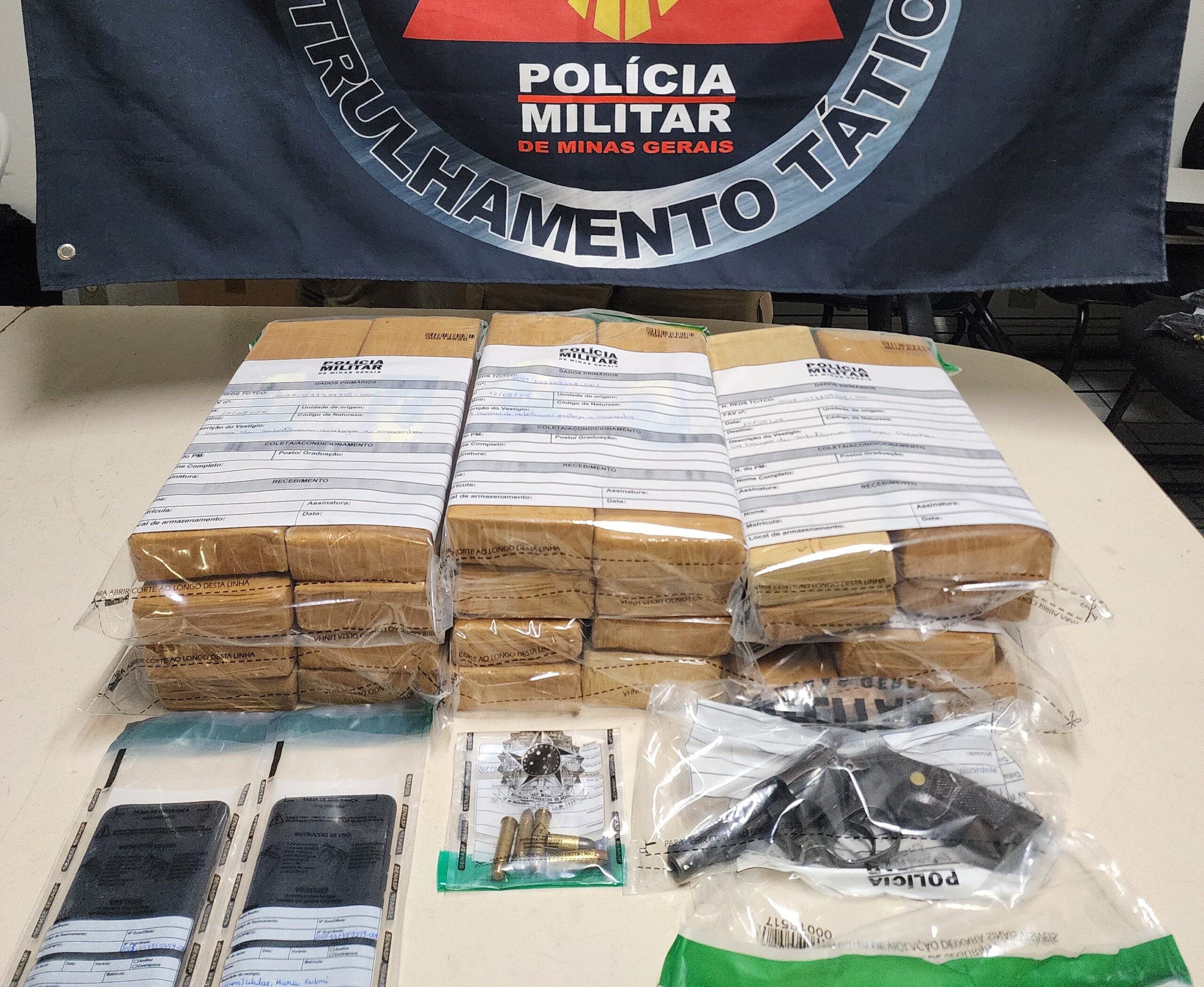 PM realiza prisão de suspeitos por tentativa de homicídio e tráfico de drogas em Rio Pomba