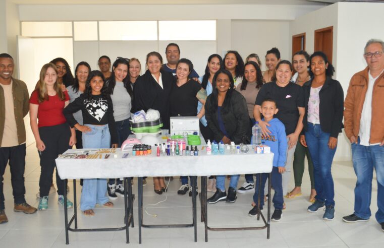 Assistência Social encerra curso de manicure e pedicure com entrega de certificados