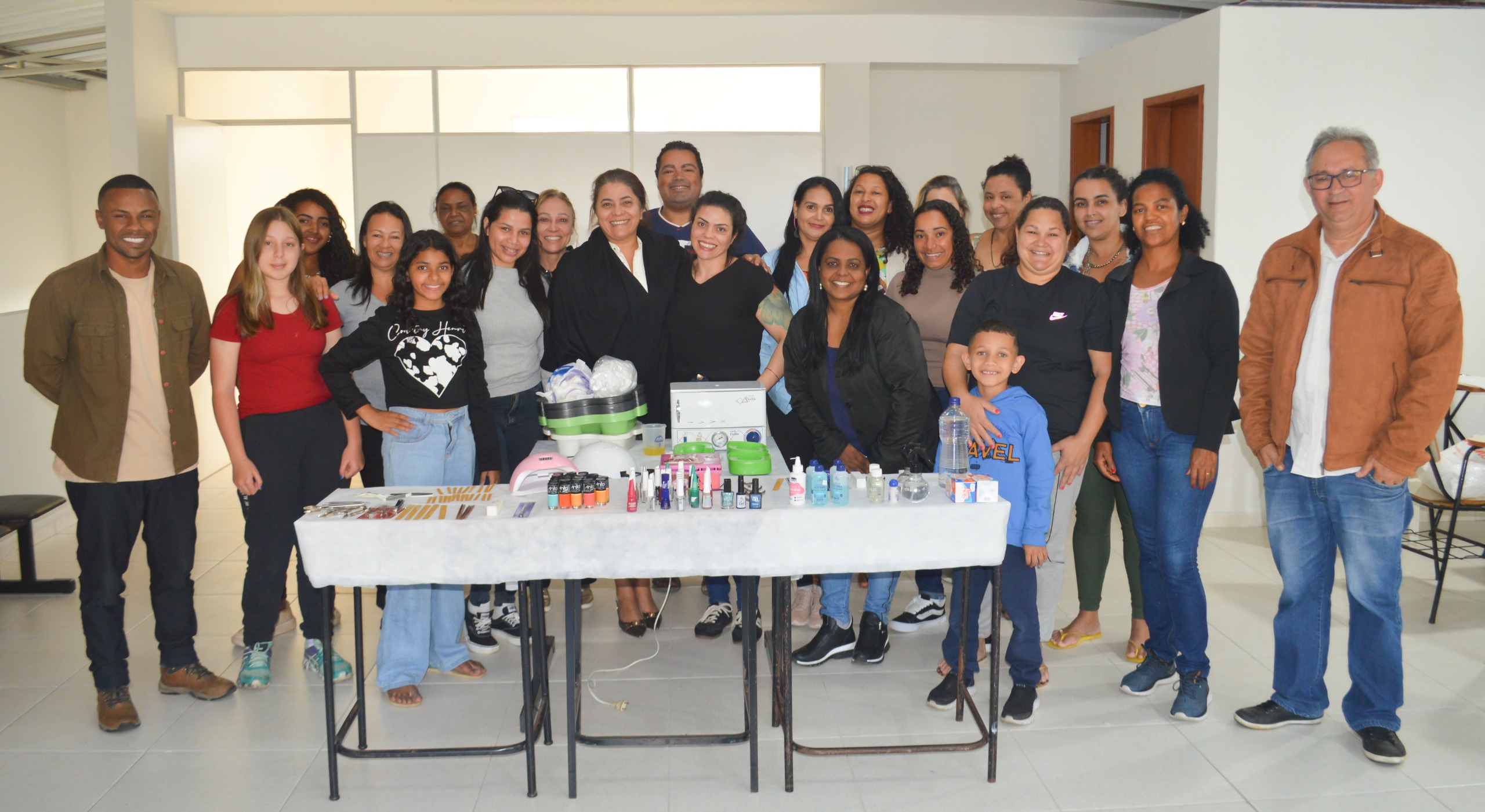 Assistência Social encerra curso de manicure e pedicure com entrega de certificados
