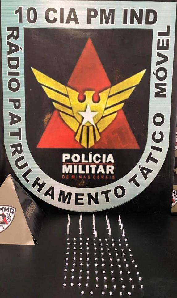 Polícia Militar apreende drogas durante operação, em Viçosa