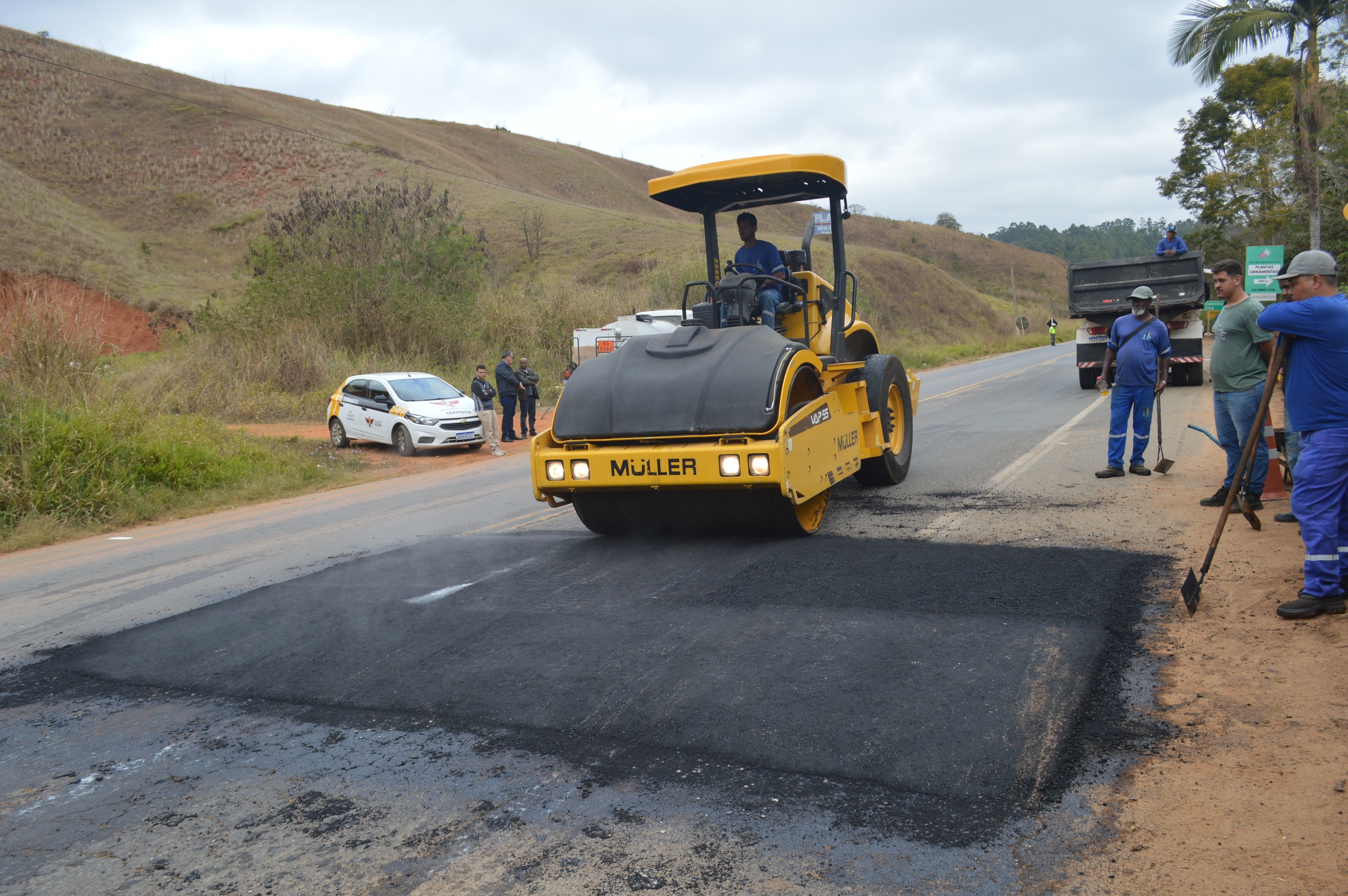 Prefeitura instala quebra-molas no trevo da Nova PH Rolfs