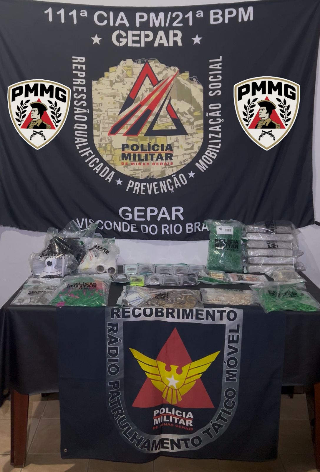 Operação da PM prende cinco pessoas por tráfico de drogas em VRB