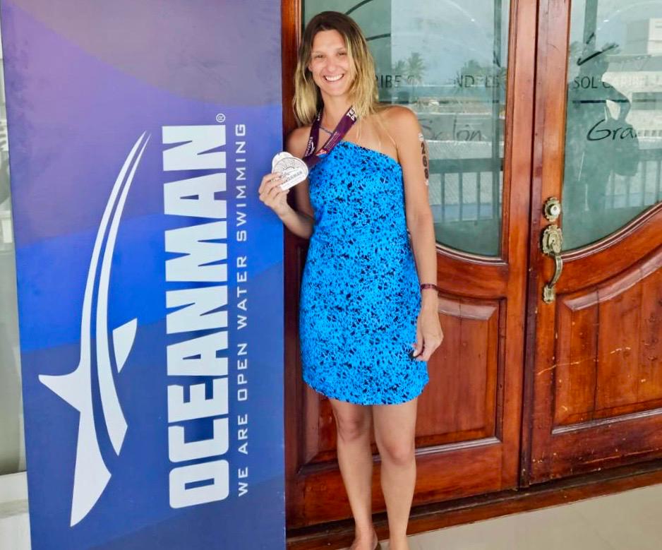 Professora da UFV conquista pódio em competição internacional de nado