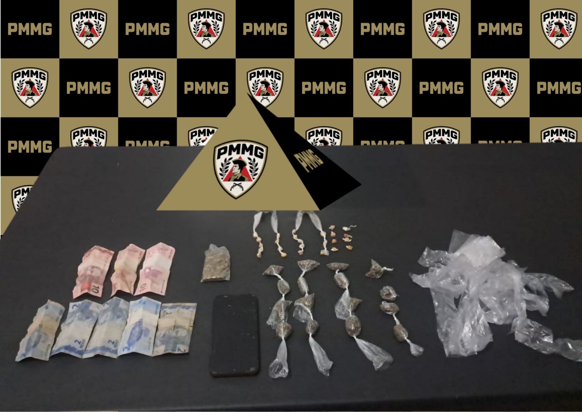Mulher é presa por tráfico de drogas em Visconde do Rio Branco