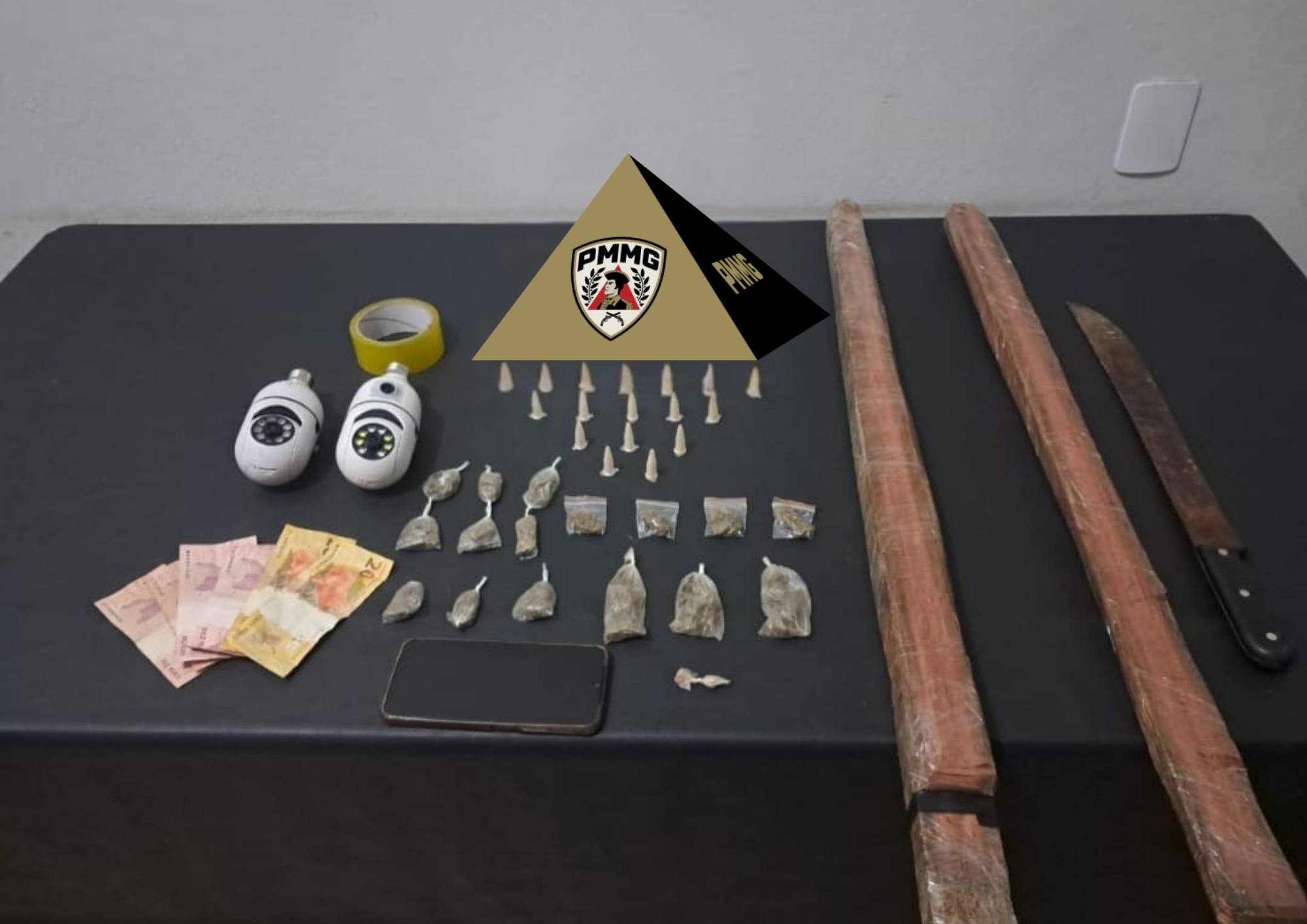 Polícia Militar prende mulher por tráfico de drogas em Visconde do Rio Branco