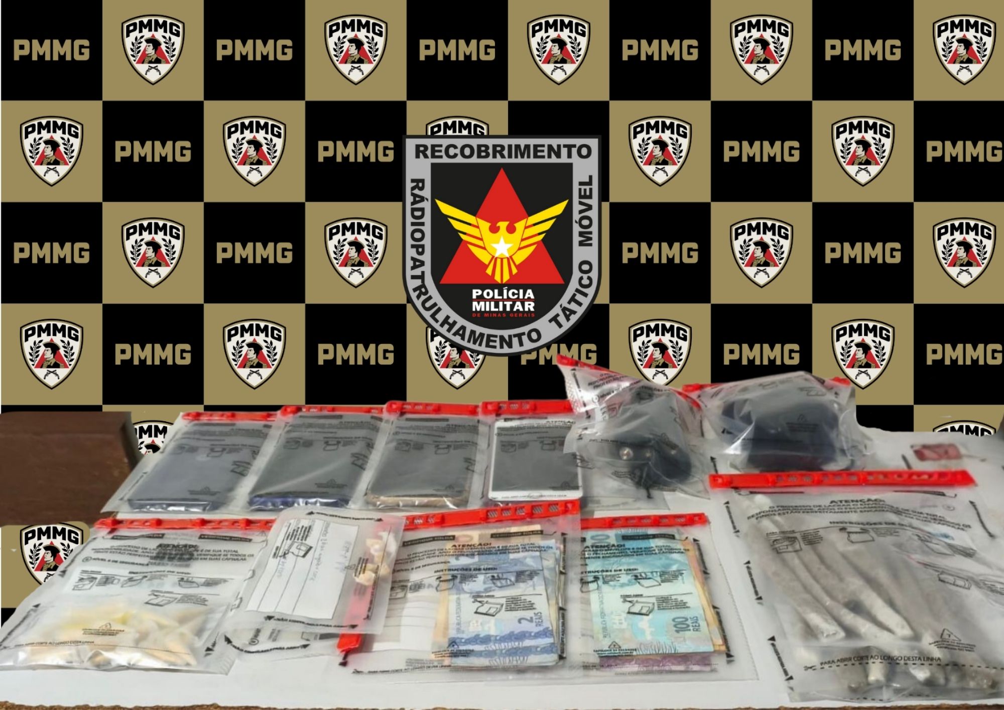 PM de Ubá apreende três suspeitos de tráfico de drogas com auxilio de cão farejador