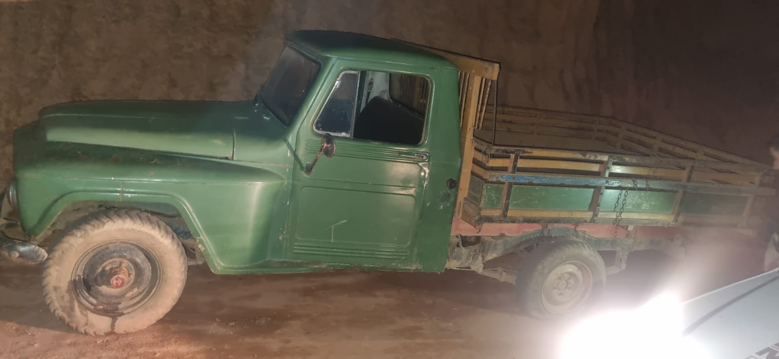 PM localiza caminhonete roubada na zona rural de Guaraciaba