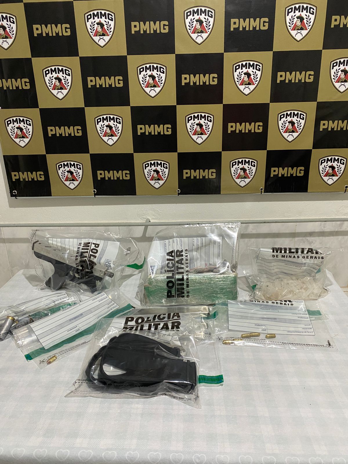 PM apreende adolescente com submetralhadora caseira em Canaã