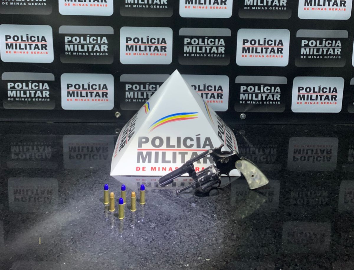 Autor foge e abandona arma durante perseguição em Ponte Nova