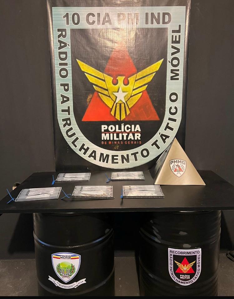 Polícia apreende drogas e balança de precisão em Viçosa