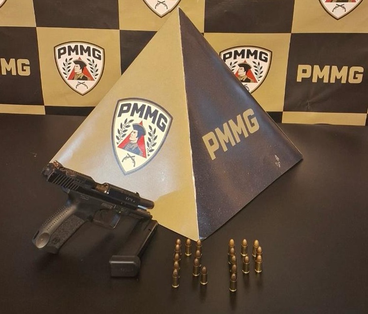 Homem é preso com pistola e munições após denúncia em Viçosa