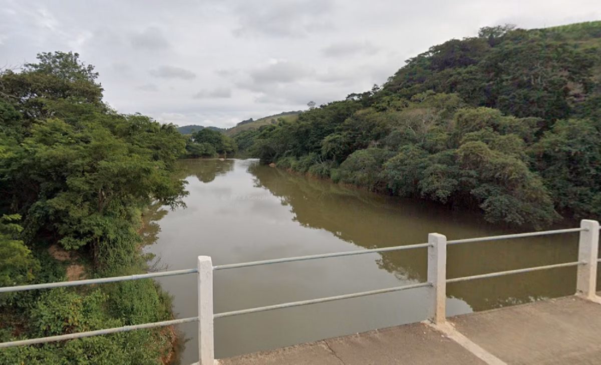 Região: corpo com bloco de concreto amarrado é encontrado em cachoeira