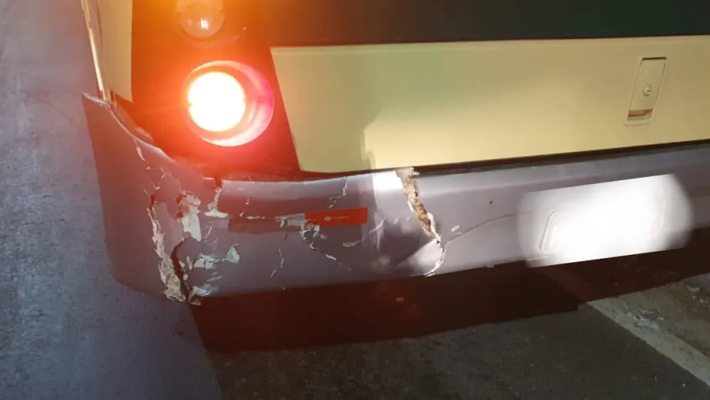 Motorista embriagado é preso após colidir ônibus e fazer zigue-zague na rodovia em Ubá
