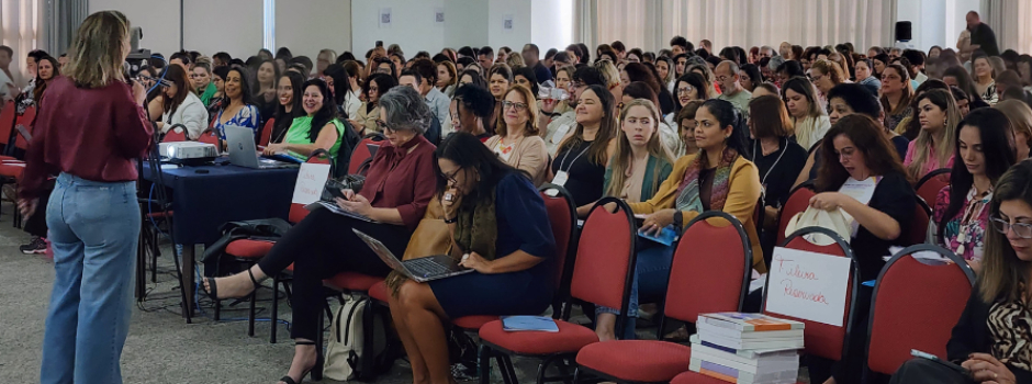 Educação de Minas reúne especialistas e professores para reforçar recomposição das aprendizagens