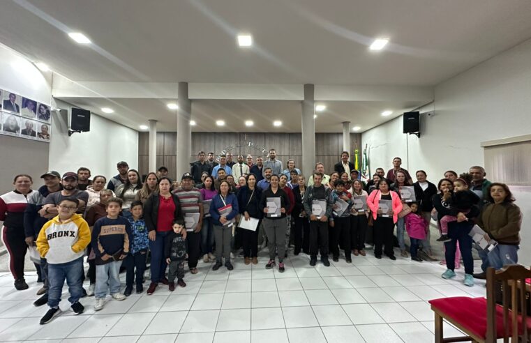 Governo de Minas realiza entrega de títulos de propriedade para mais 110 famílias do Sul do estado