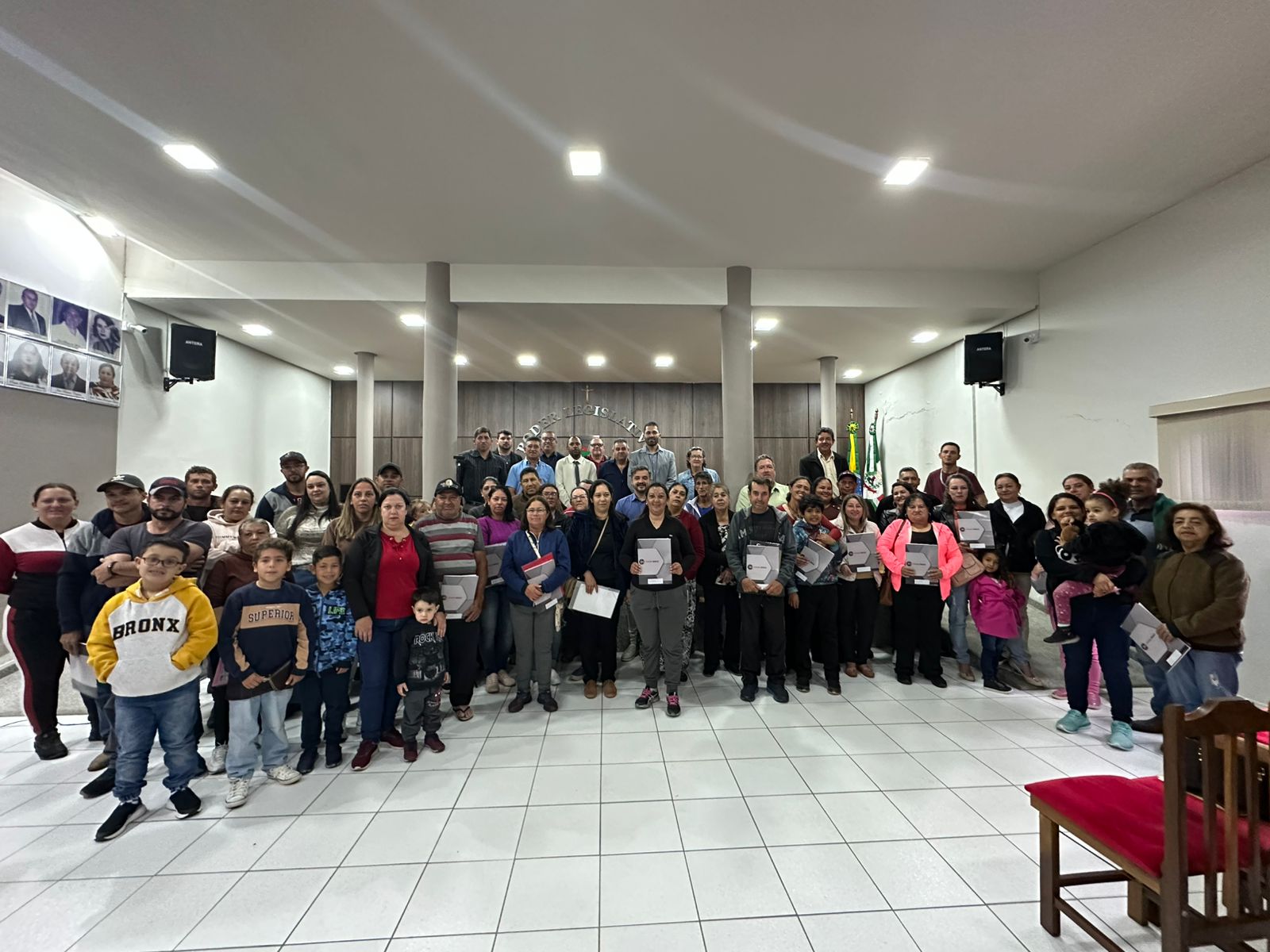 Governo de Minas realiza entrega de títulos de propriedade para mais 110 famílias do Sul do estado